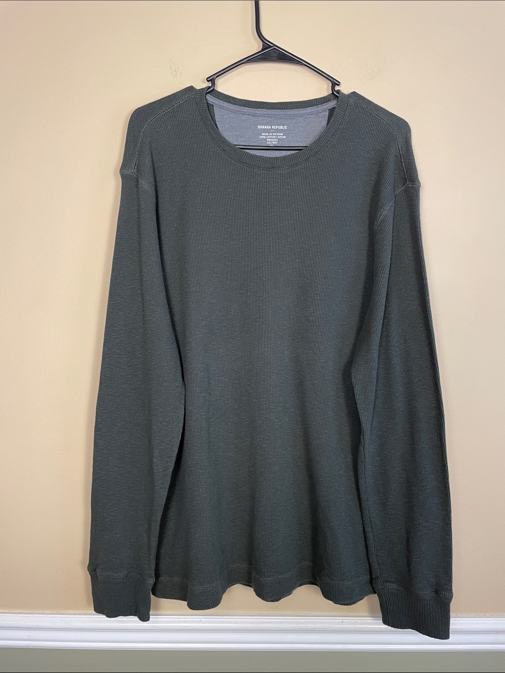 Banana Republic Men's Waffle Knit Thermal Charcoal Gray Long Sleeve Shirt